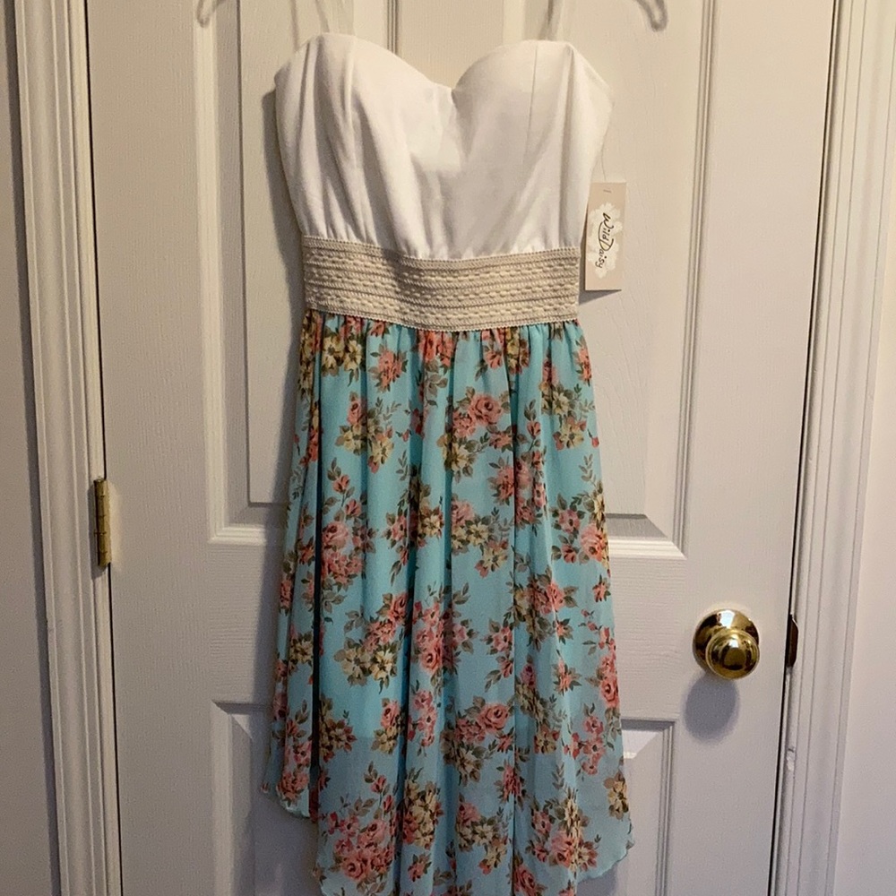 💛 Wild Daisy Dress (junior’s medium) NWT